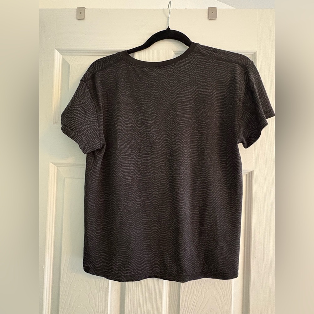 lululemon athletica black workout tee - Picture 3 of 3